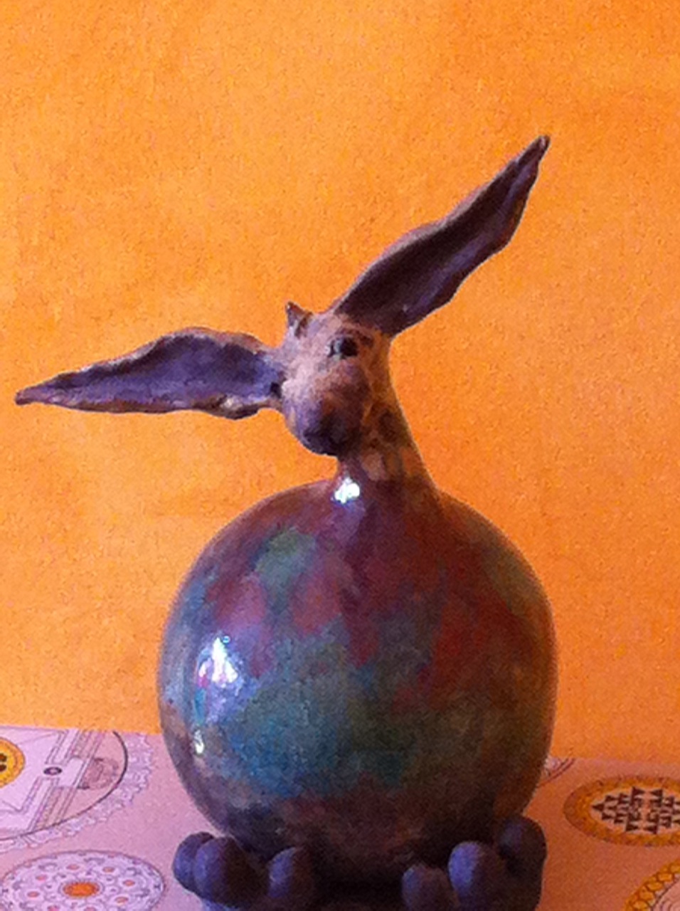 Statuette représentant à la fois la terre mère nourricière et l'envol de l'oiseau-esprit,ainsi que la féminité de la biche aux yeux doux